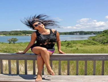 Ένα από τα κορίτσια του Τζέιμς Μποντ κατηγορεί τον Στίβεν Σιγκάλ για σεξουαλική παρενόχληση